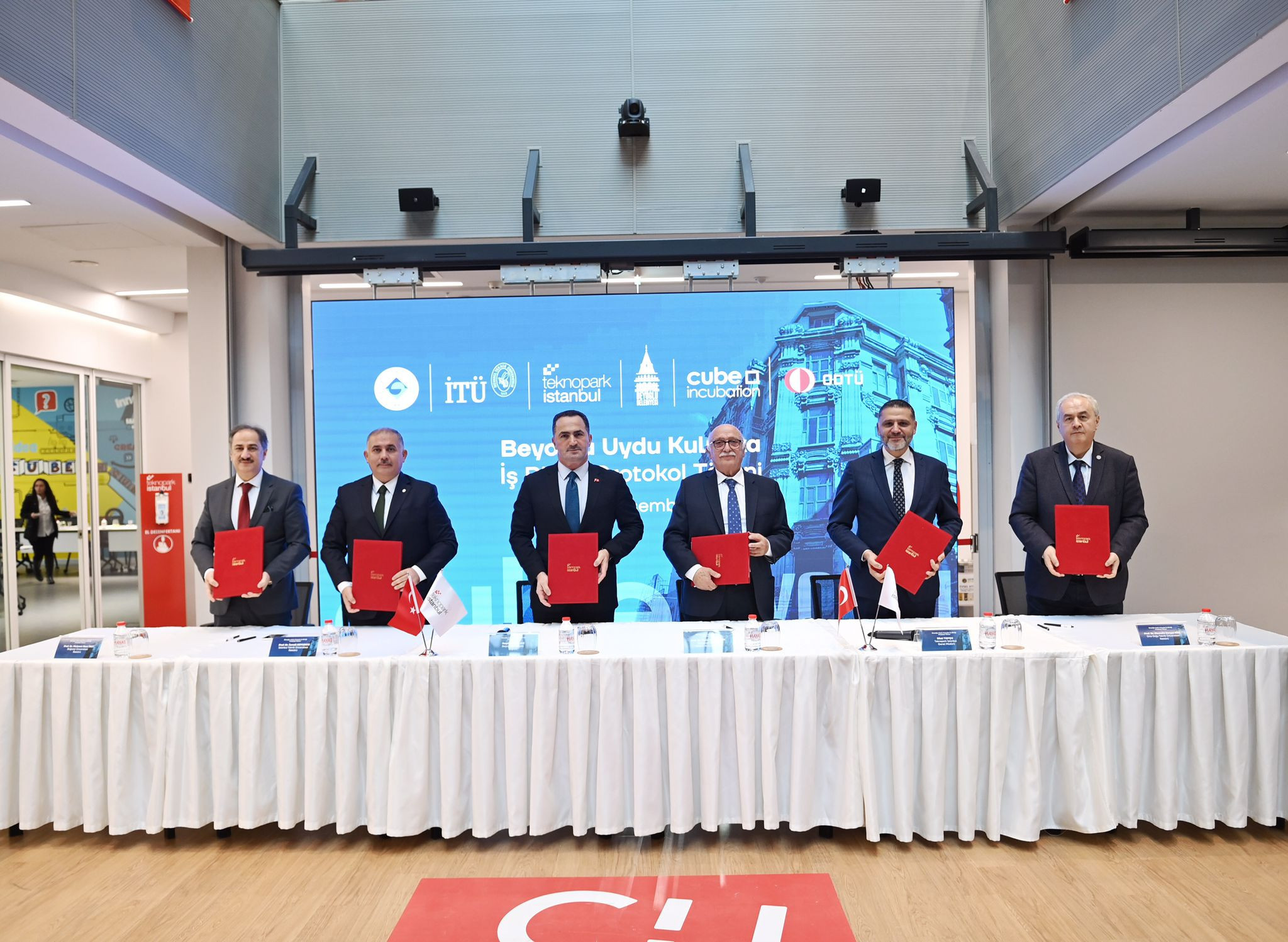 Türkiye’nin ilk “Şehir İçi Kuluçka Merkezi” Cube Beyoğlu Protokolü İmzalandı